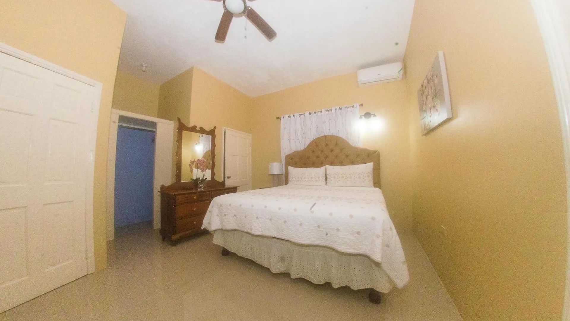 Dela De-Rose Guest House Negril Jamaica