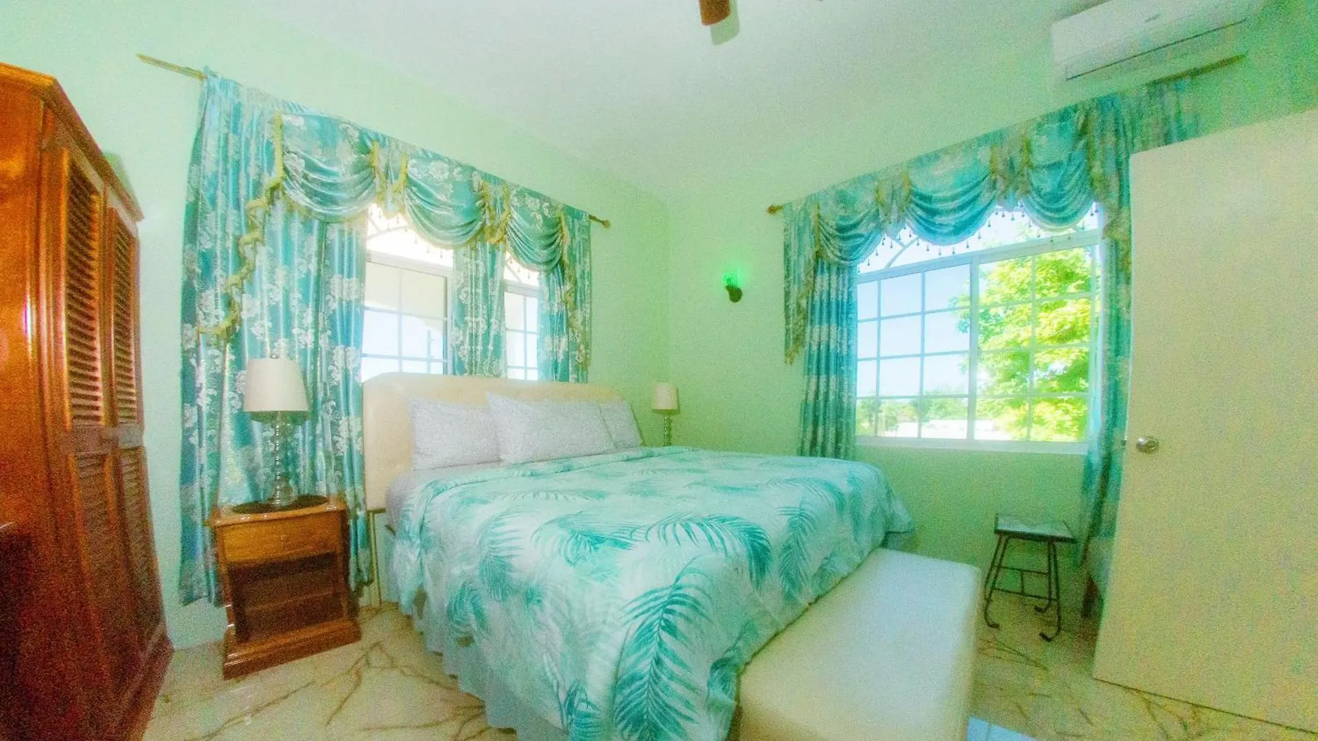 Dela De-Rose Guest House Negril Jamaica