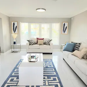  Holiday home Brand New Luxurious Townhouse In Jamaica