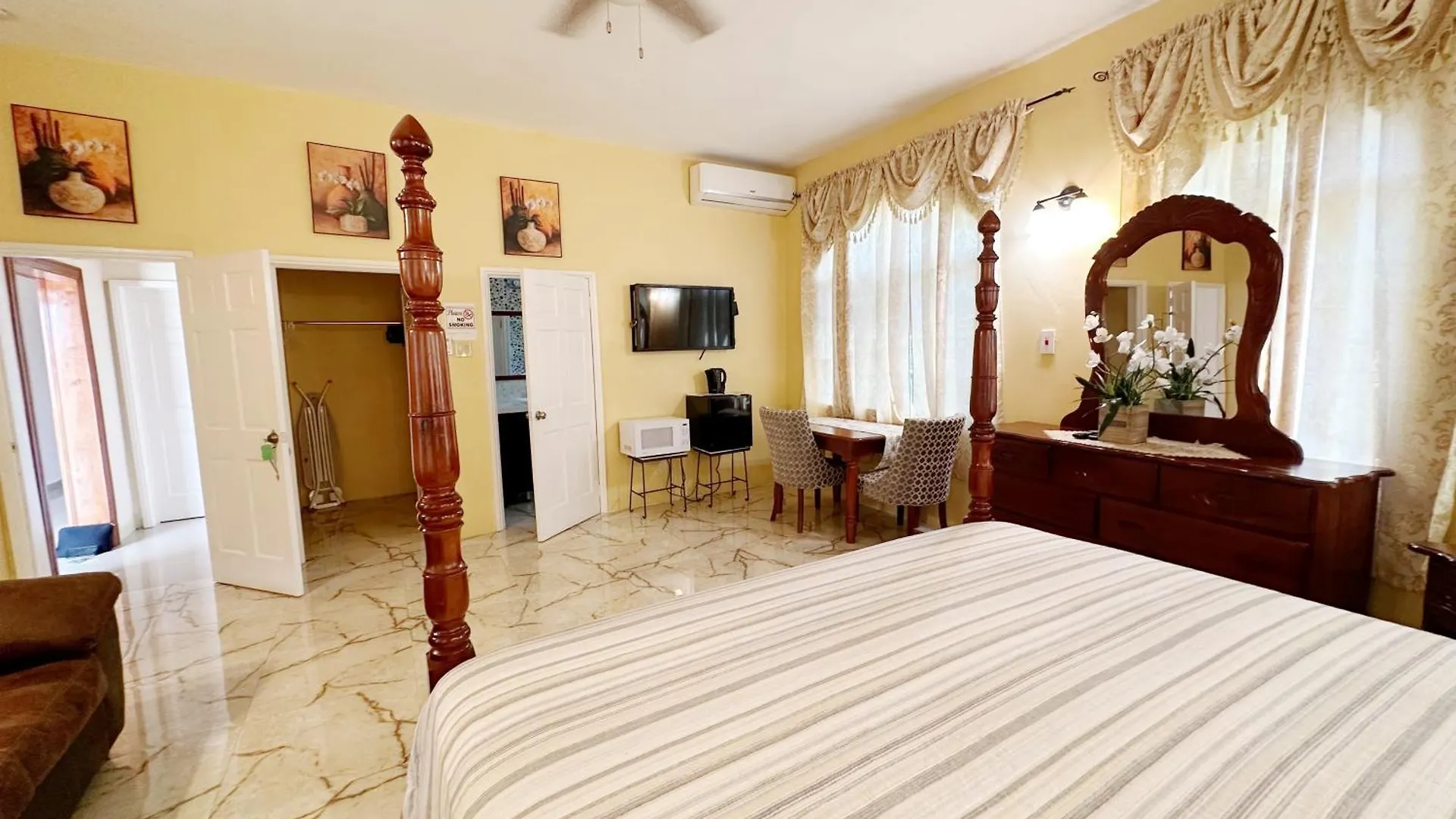 Dela De-Rose Guest House Negril Jamaica