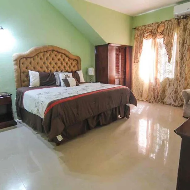 Dela De-Rose Guest House Negril Jamaica